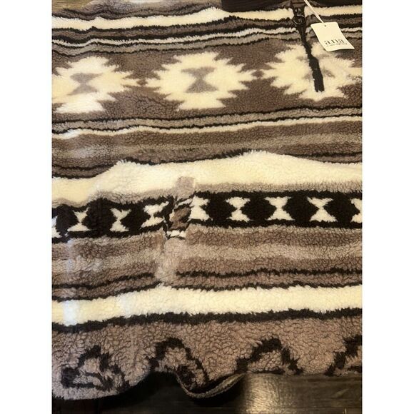 a.n.a. Women’s  Southwest Aztec Fleece Poncho Cape Jacket One Size NWT. $140 17 - Picture 3 of 9